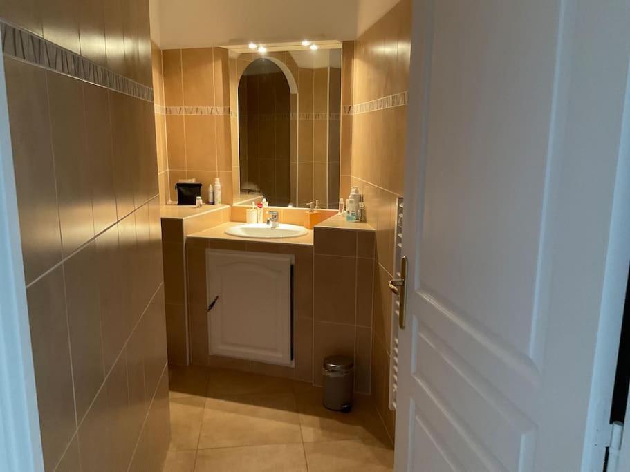 Akropole De Caroline, Central, Lumineux, Calme, Free Parking, Lift, 3 Beds Draguignan Esterno foto